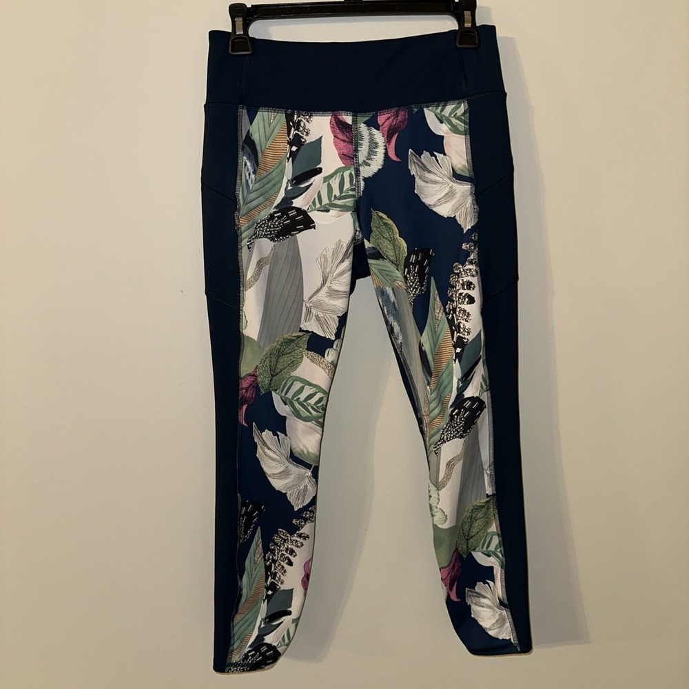 Athleta 7/8 Tight with Pockets Size M- Blue Floral
